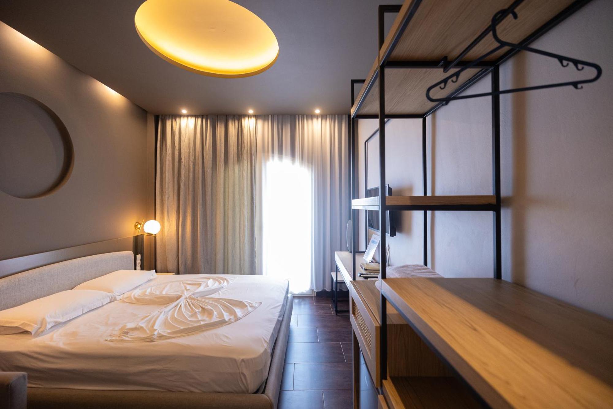 Royal Blue Hotel Dhërmi Kültér fotó