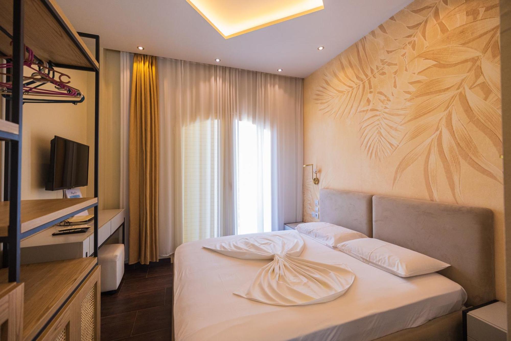 Royal Blue Hotel Dhërmi Kültér fotó