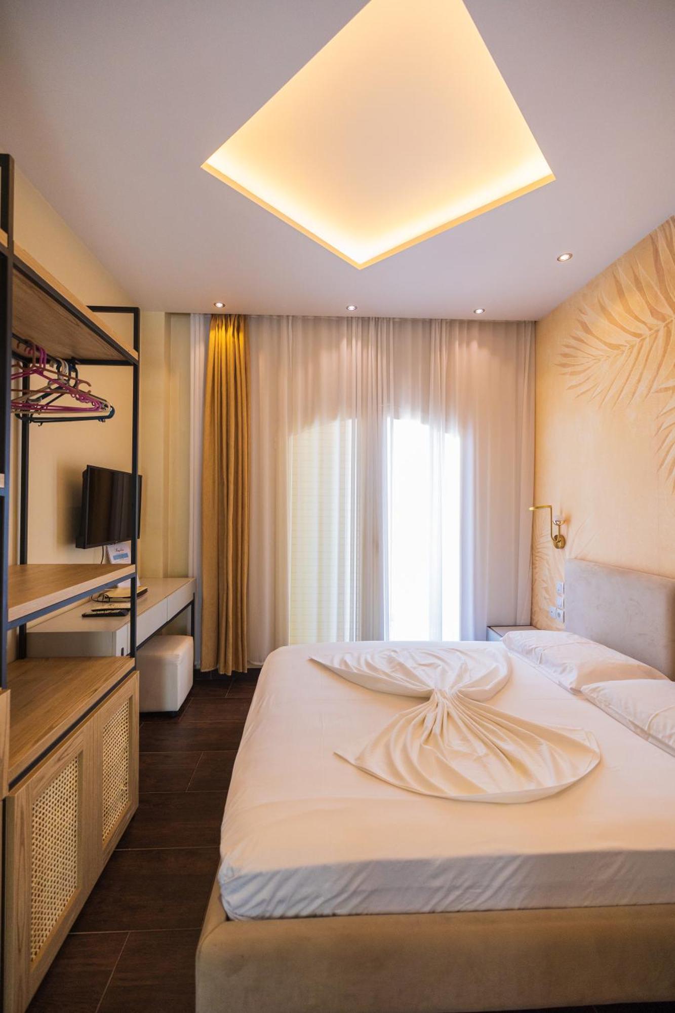 Royal Blue Hotel Dhërmi Kültér fotó