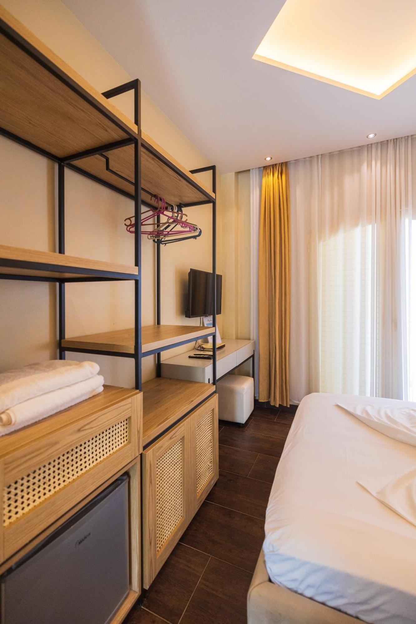Royal Blue Hotel Dhërmi Kültér fotó