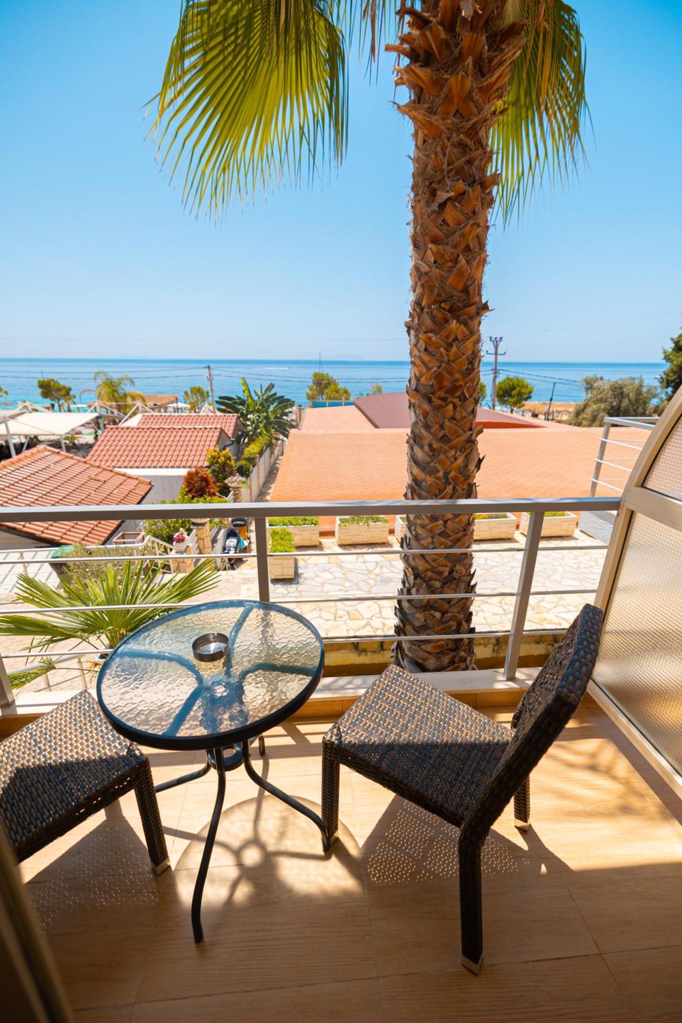 Royal Blue Hotel Dhërmi Kültér fotó