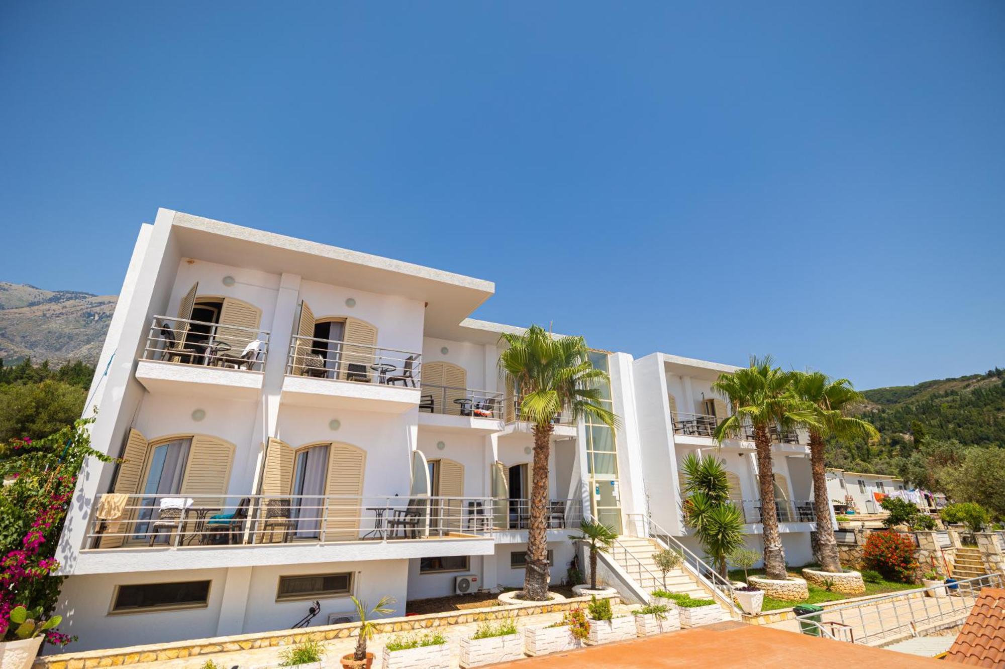 Royal Blue Hotel Dhërmi Kültér fotó
