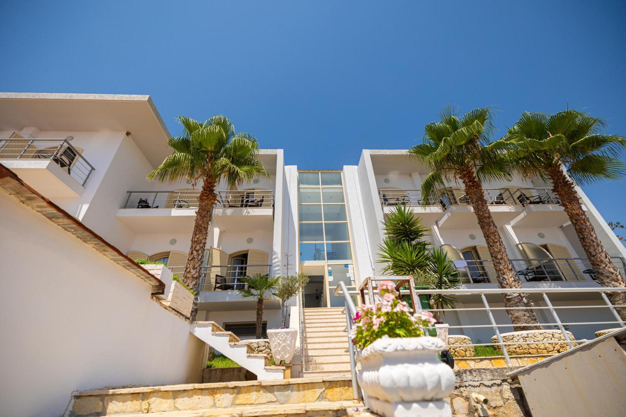 Royal Blue Hotel Dhërmi Kültér fotó