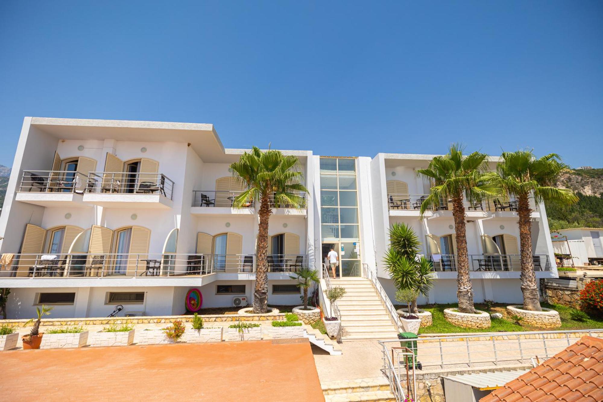 Royal Blue Hotel Dhërmi Kültér fotó
