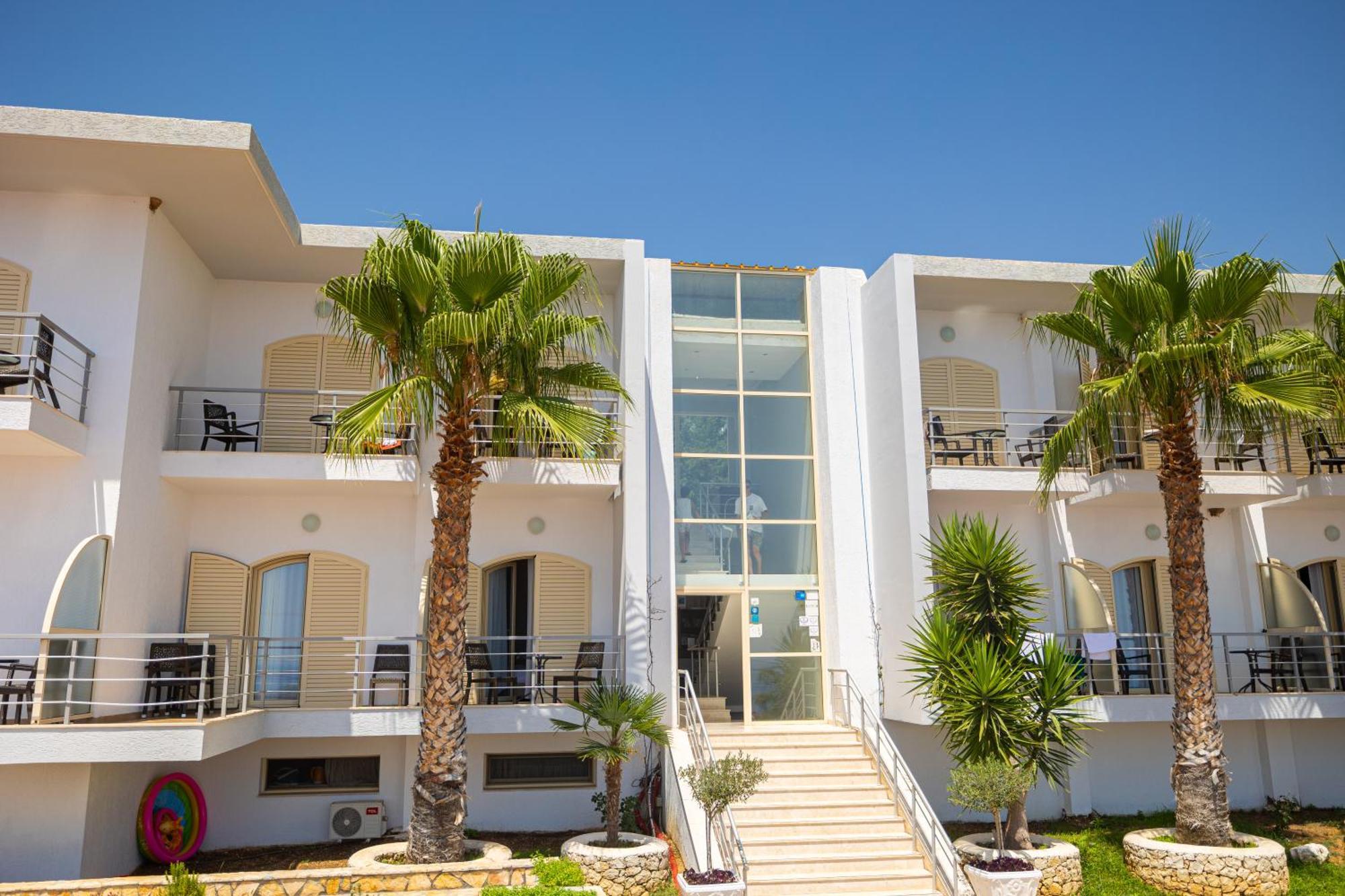 Royal Blue Hotel Dhërmi Kültér fotó